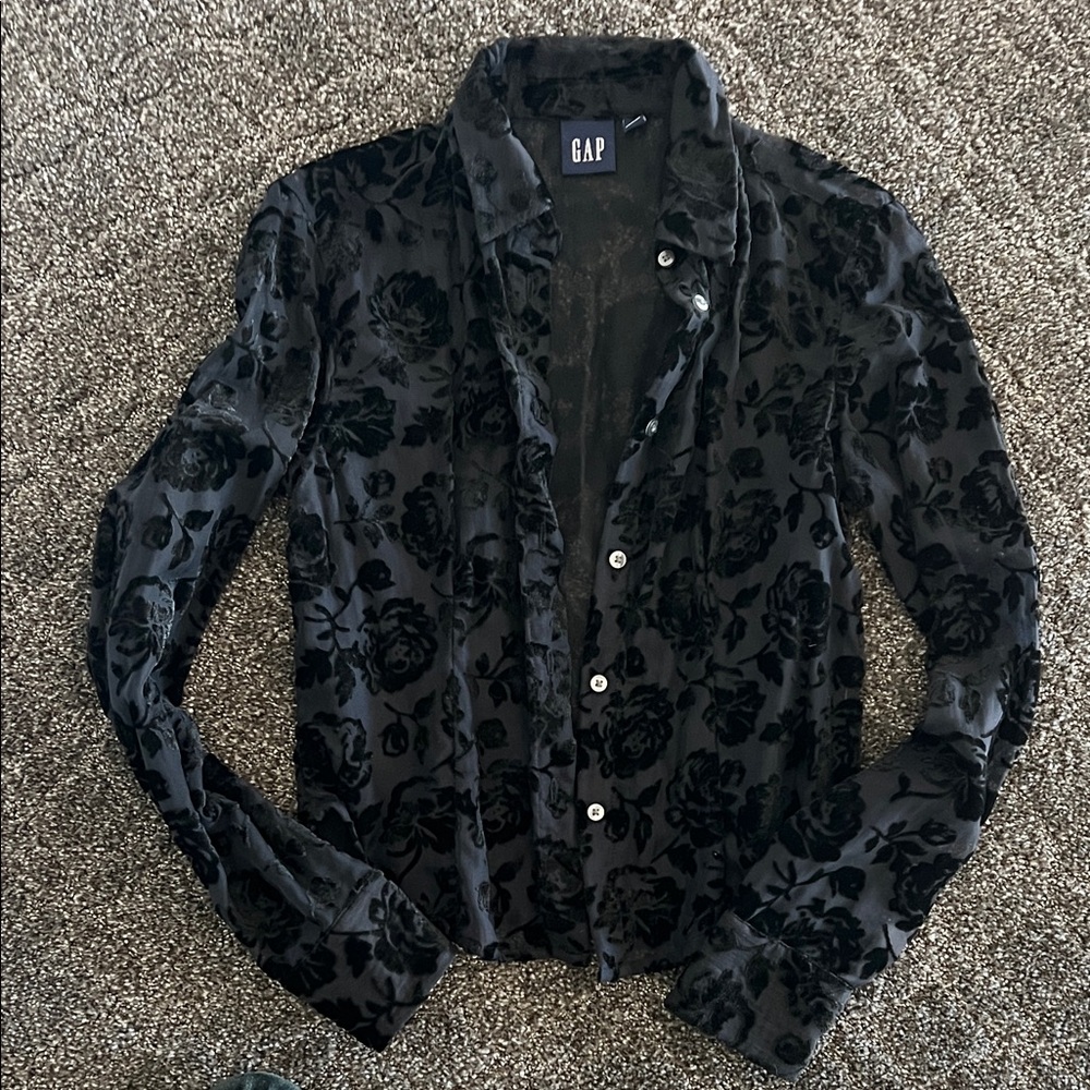 GAP Women’s Black Floral Velvet-Texture Button-Up Shirt Jacket